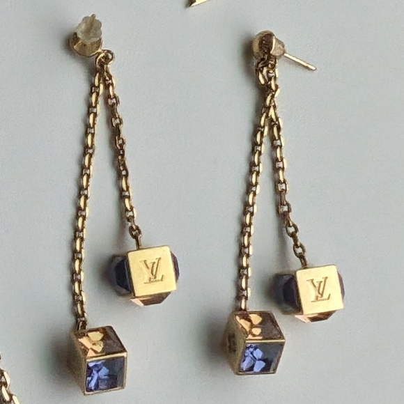 Louis Vuitton Gold Gamble Earrings - Picture 5 of 15